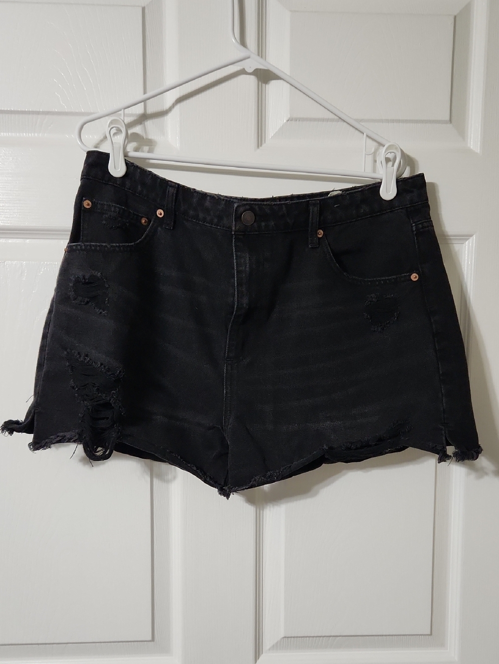 No Boundaries Black Distressed High-Rise Denim Shorts, Size 17